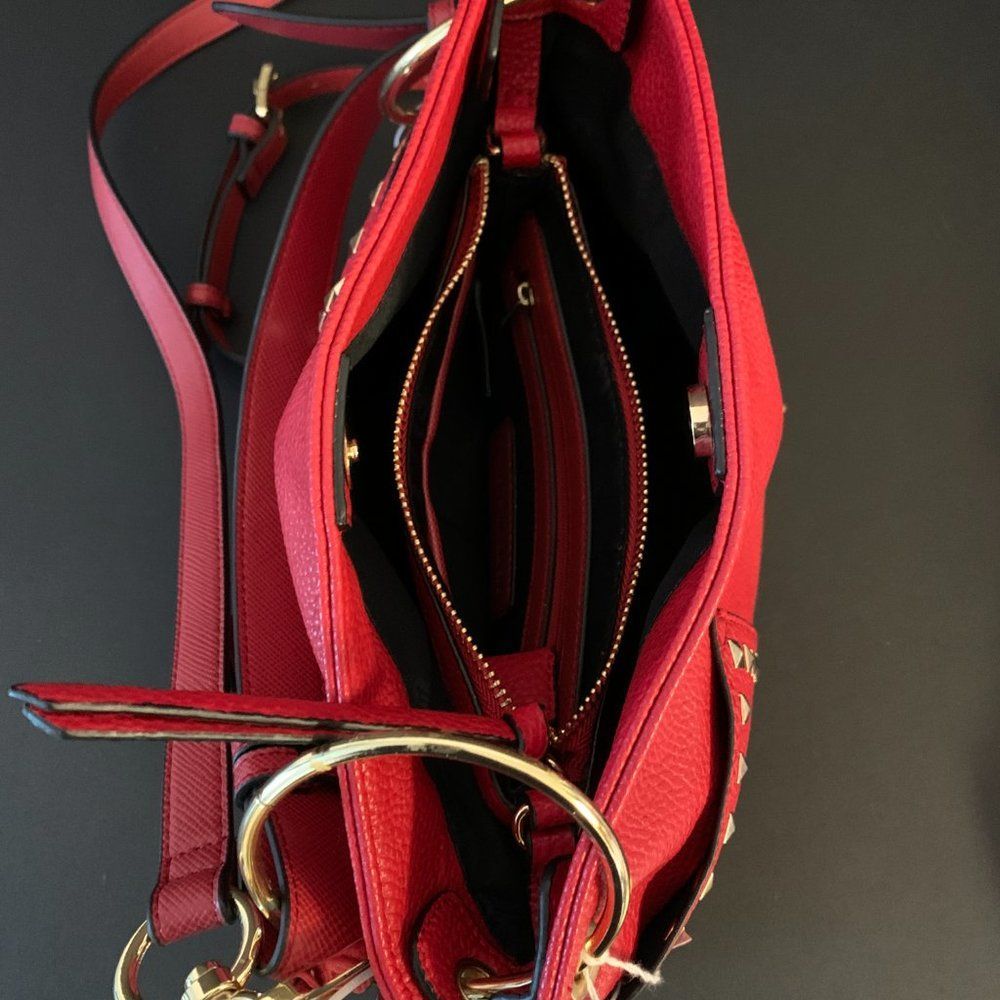Steve Madden B Tammie Red Bucket Purse with half disc tassel hoop earrings - Picture 11 of 12
